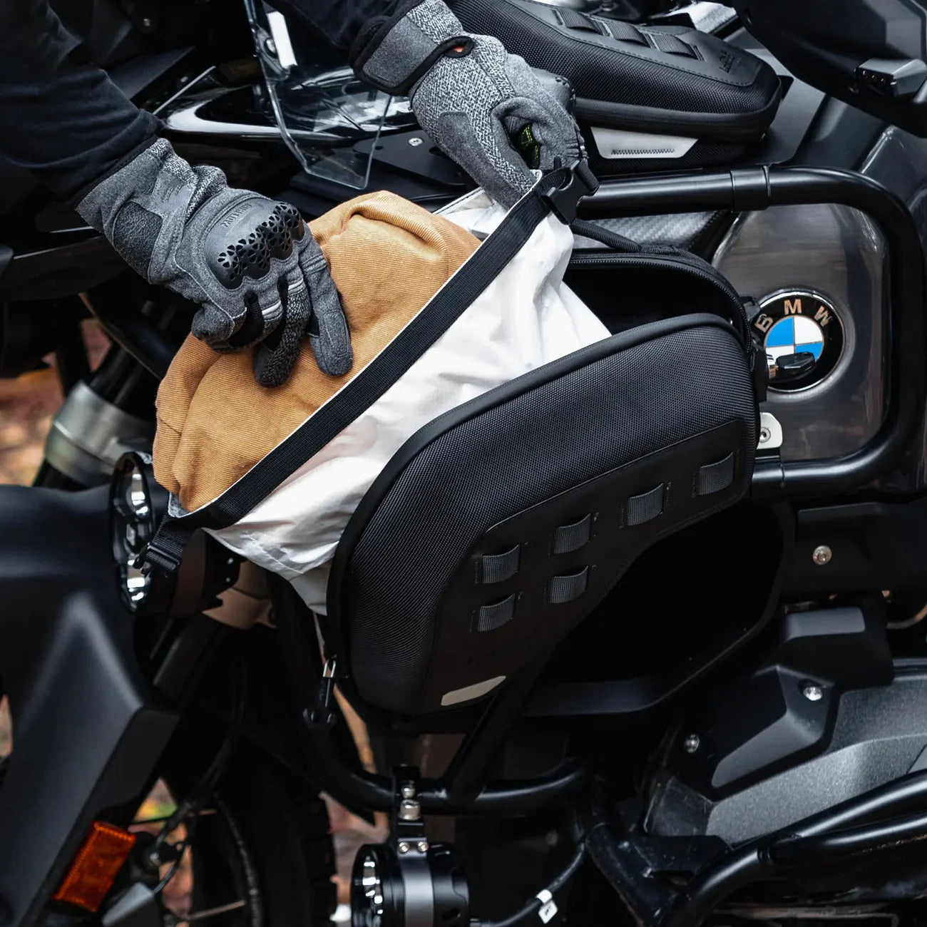Sacs de crash barres LOBOO (paire de 5L) pour BMW R1300GS Adventure (2024+) – Sacs rigides antivol en EVA